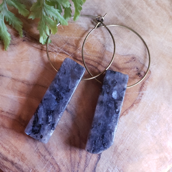 Black Labradorite Quartz Crystal Stone Healing Hoops Earrings - Picture 3 of 4
